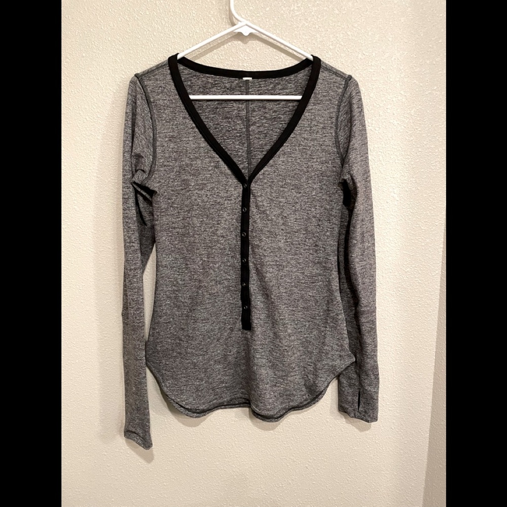 Lululemon Awesoma Henley - SIZE 8